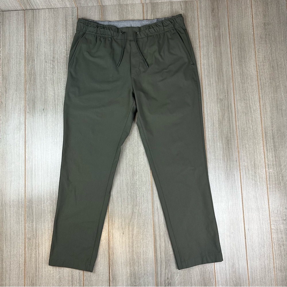 Vuori Meta Pant XL 36x29 Athleisure Stretch Tapered Leg Green V463 EUC